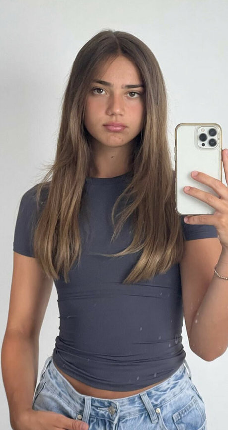 LaraNovaa_ actrice hd des photos