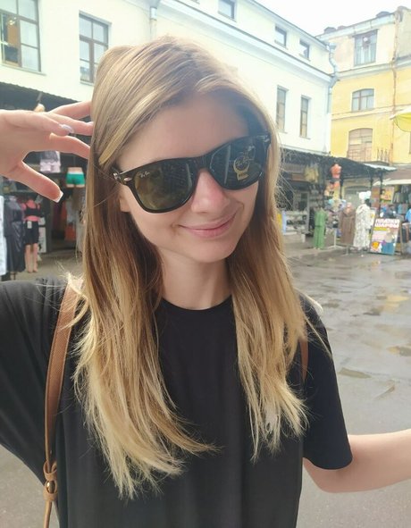 Zvezdo4kina modèle adulte photo