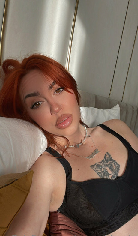 saraawildee jolie star du porno des photos