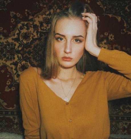 mia little witch modèle porno img