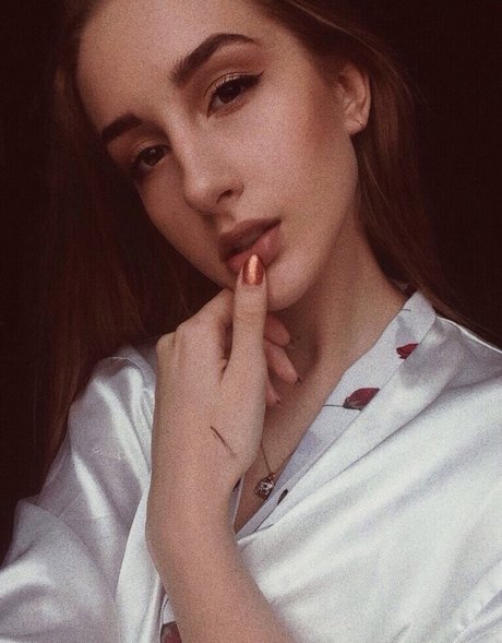 mia little witch xxx étoile galerie