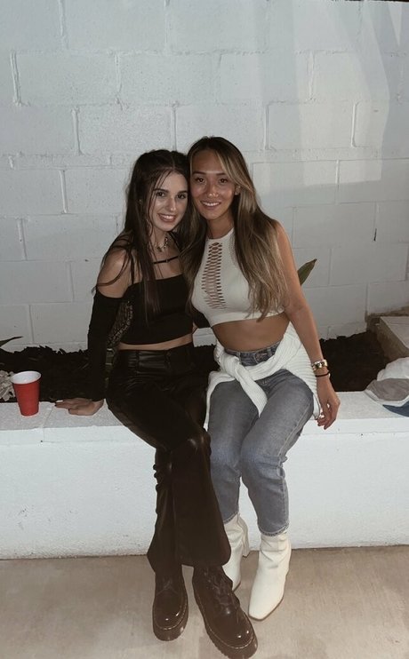 angelaoreo modèle nu collection