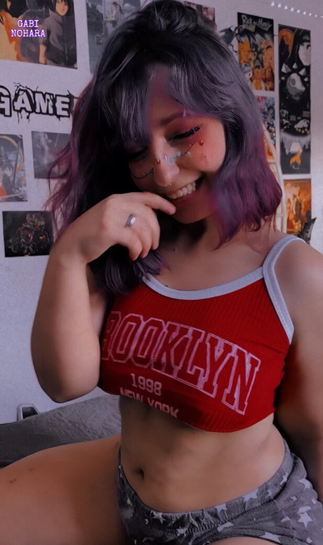 Gabi Nohara modèle érotique galerie