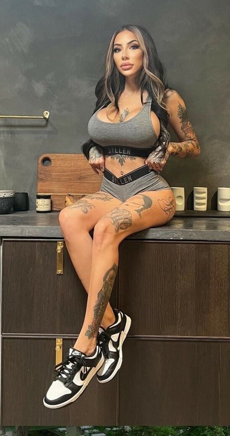 therosiemiller étoile xxx photos