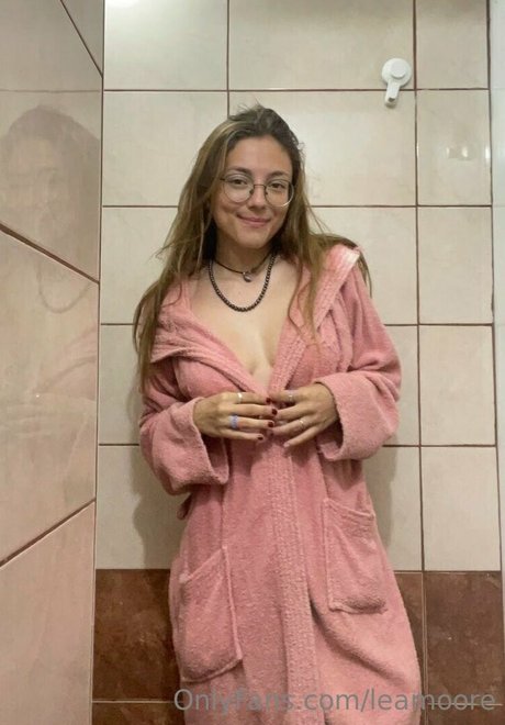 leamoore modèle artistique des photos