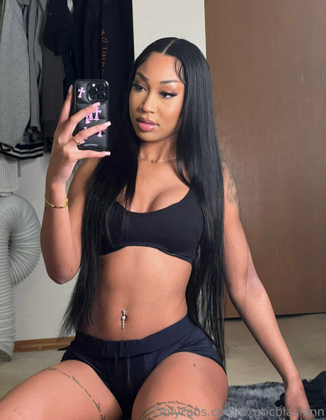 exoticblasiann actrice chaude des photos