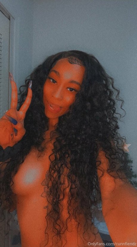 blonde au gros cul onlyfans plutôt parfait image