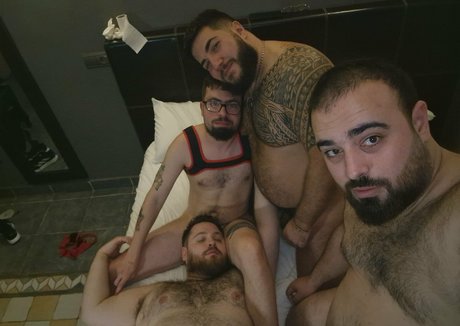 bear throuple nus star du porno photos