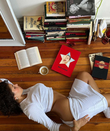 Isabella Carr actrice érotique image