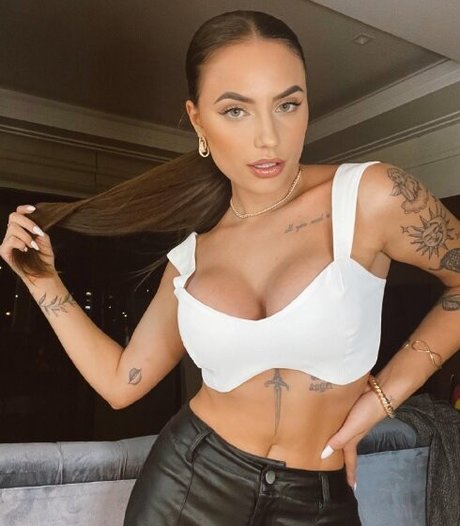 Isa Rockenbach star du porno de haute qualité images