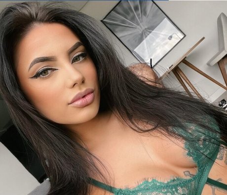 Isa Rockenbach modèle artistique archive