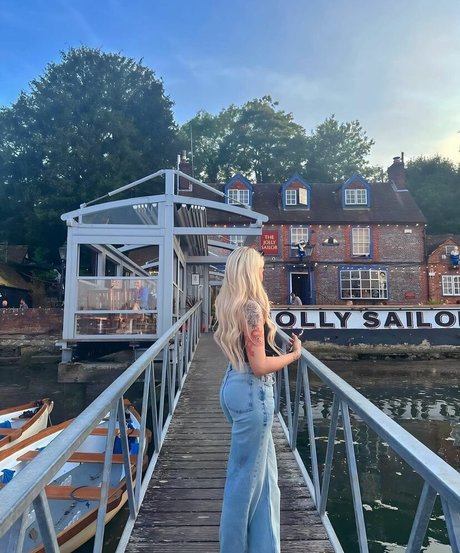 mannequin asiatique onlyfans sexy belle img