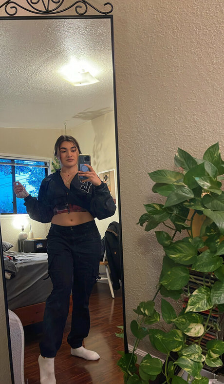 karinugh actrice de grande qualité image