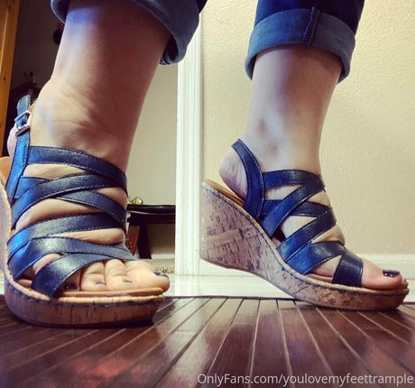 youlovemyfeettrample star du porno chaude img