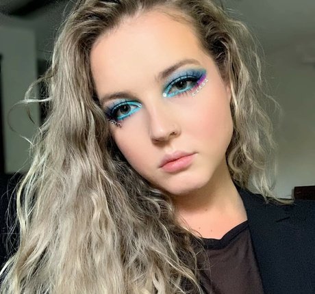 Maya V Henry actrice artistique image