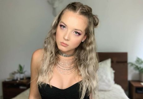 Maya V Henry étoile parfaite des photos