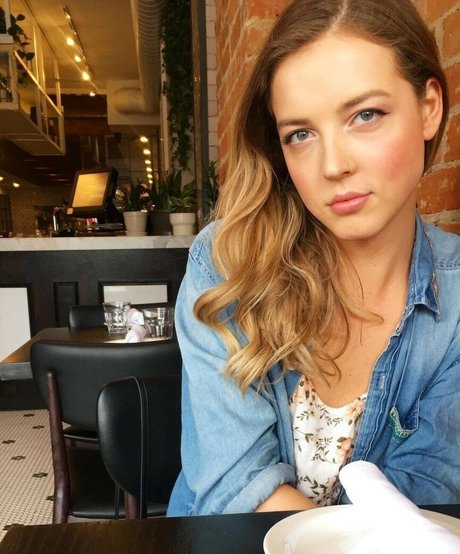 Maya V Henry modèle de haute qualité des photos