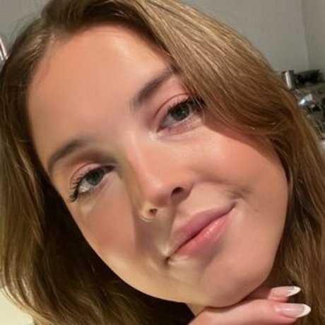 Maya V Henry modèle porno image