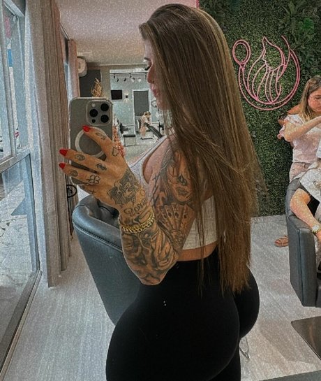 Paula Airoso joli modèle galerie