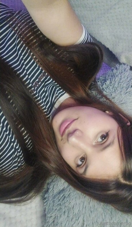 julieth1xxx modèle sympa des photos