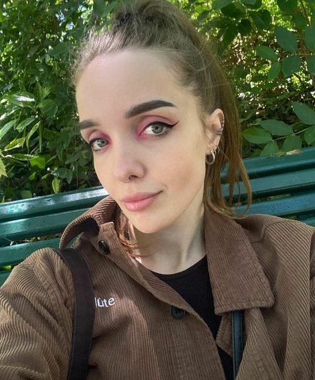 Alina V Ukraine actrice hd img