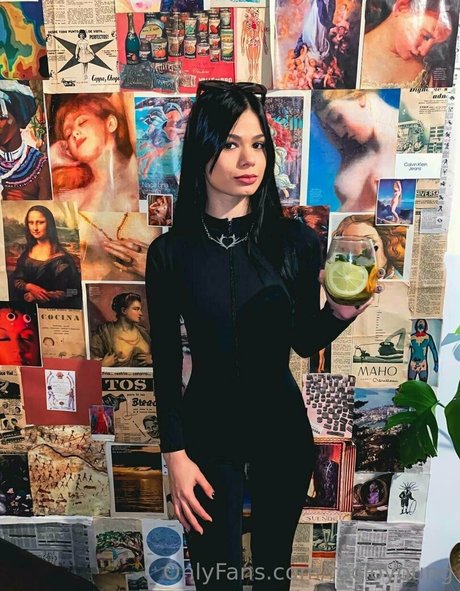 rociodoll modèle nu des photos