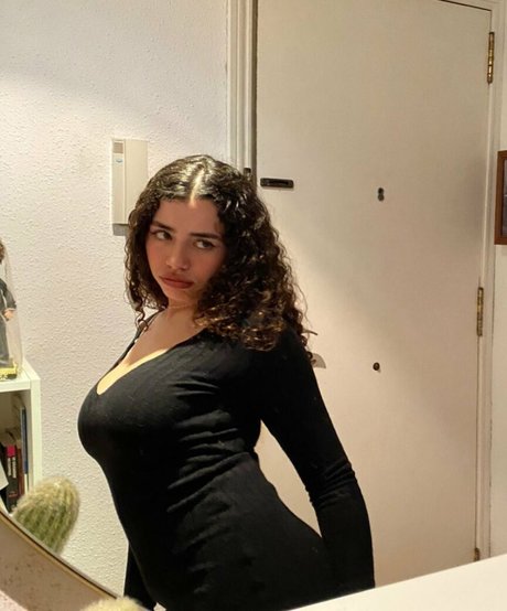 Paulaxta actrice libre photos