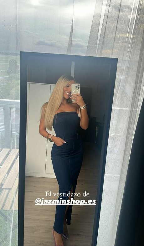 blonde courbée onlyfans beau haut galeries