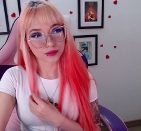 baisers lesbiens onlyfans nu en haute qualité images