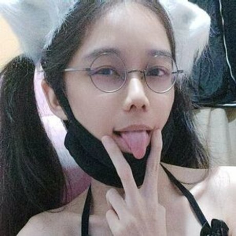 Maika Yinghua actrice sexy photos