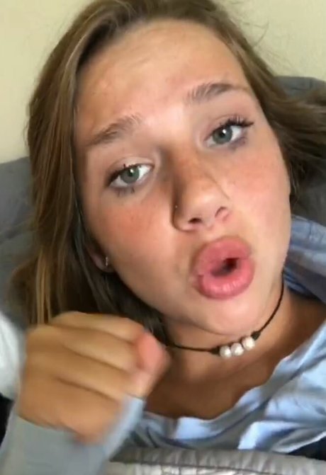 Sophiejustchillin actrice nue galerie