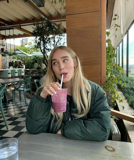 Sina Deinert joli modèle galeries