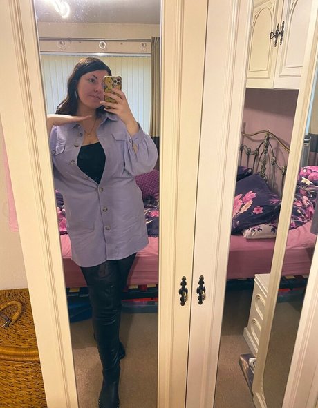 bouche seulementfans nue en haute qualité photo