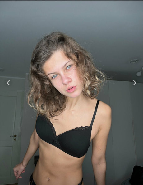 Bella Jone étoile adulte des photos