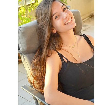 Sapir Hazansky actrice érotique image