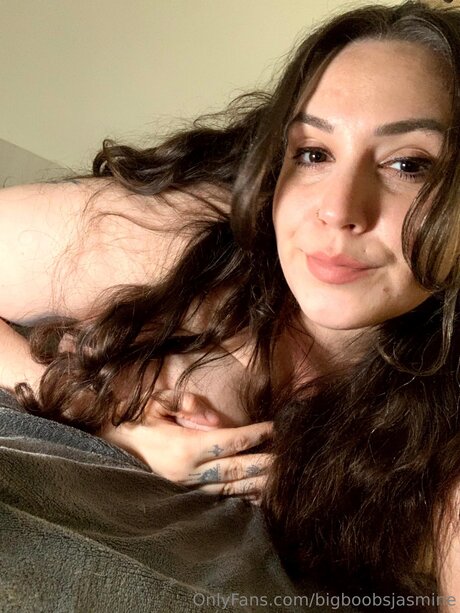 bigboobsjasmine star du porno gratuit des photos