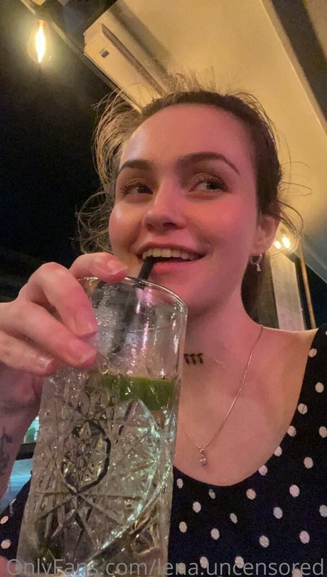 lena uncensored étoile sexy archive