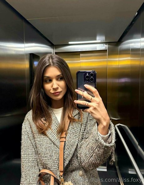 tatouages ​​blonds onlyfans nu sympa image