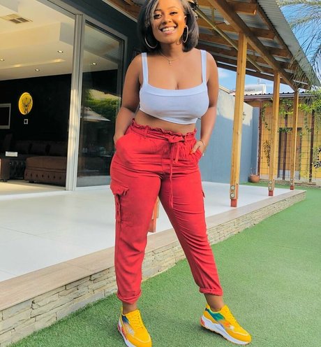 Bella Batista modèle xxx img