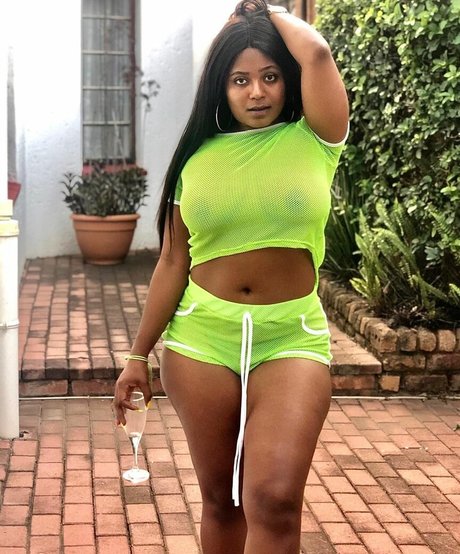 Bella Batista meilleure étoile des photos