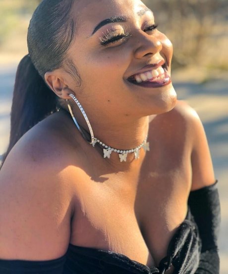 Bella Batista étoile exclusive archive