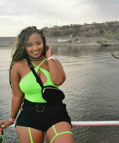 Bella Batista star du sexe image