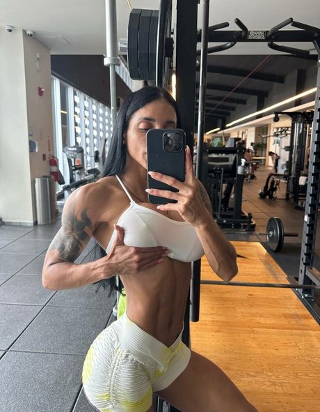 Anlly modèle porno images