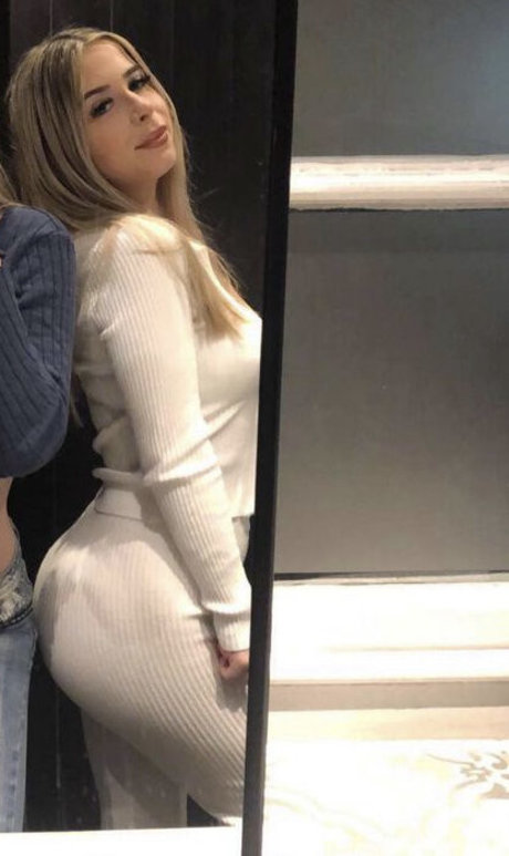 milf aux cheveux noirs onlyfans xxx gratuit des photos