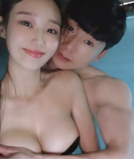 Honeyhani modèle de sexe image