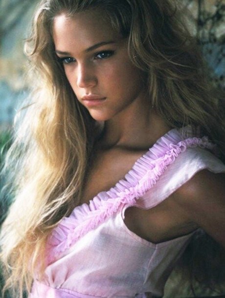 Esti Ginzburg modèle nu image