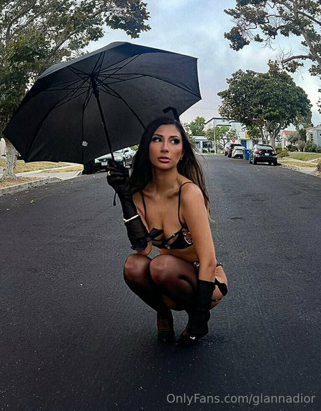 giannadior étoile nue photo