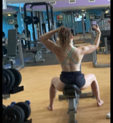 Hayfit4 modèle érotique galerie