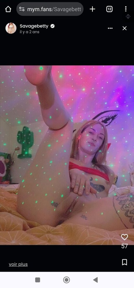 Mym Savagebetty étoile nue des photos
