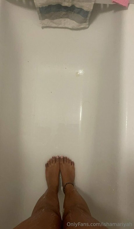 Isha Mariyah jolie étoile galerie